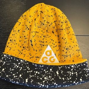 EUC Nike ACG NikeLab hat beanie skully black yellow specs.